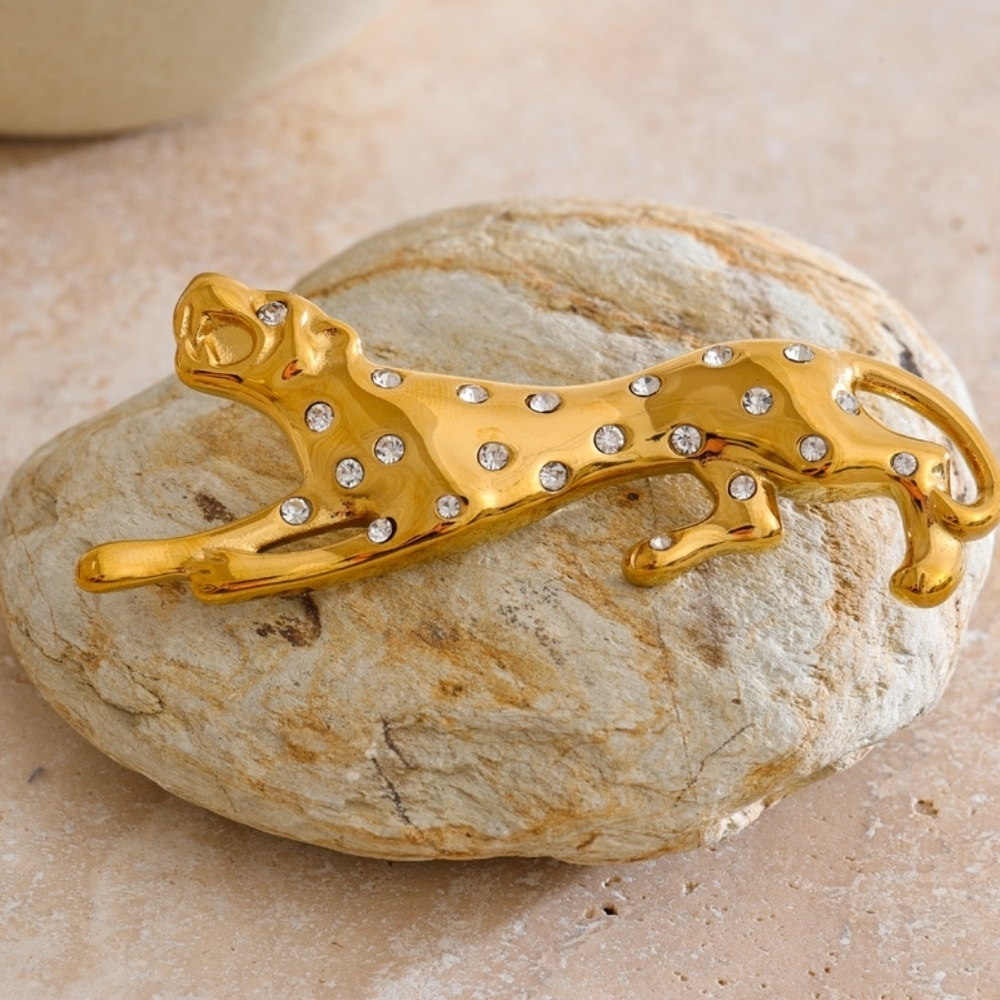 NWOT Gold Leopard Brooch with Rhinestones